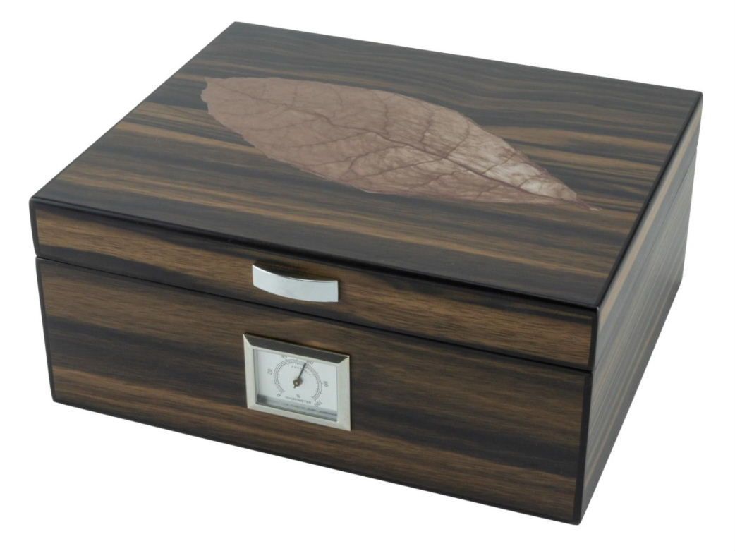 H36 Humidor GENOVA Met tobacco leaf Mooie chique hygrometer, en beslag ventilatiesysteem Gratis sigarenknipper 50 sigaren.
