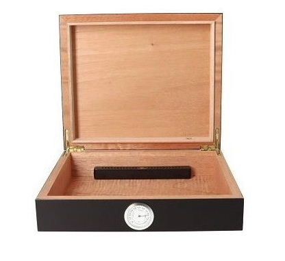 H44 GERMANUS PREMIUM MERK HUMIDOR Zwart met zilverkleurige hygrometer Gratis sigarenknipper
30 sigaren.