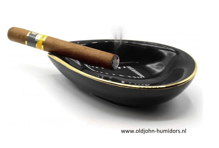 SAB40 Adorini sigaar asbak Zwart-goud porselein Royale sigaren asbak18 x 4,6 cm. ca 300 gram. Verkoop via www.oldjohn-humidors.nl