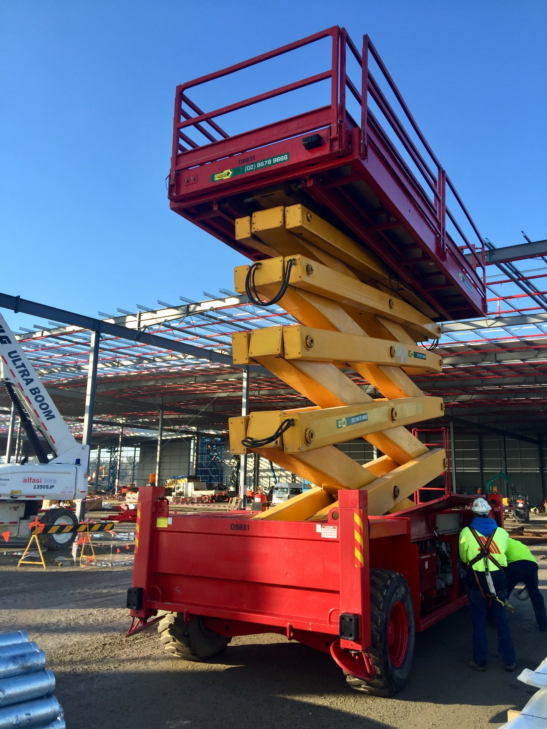 SelfPropelled Scissor Lifts for Hire Australian Boom & Scissor Lift