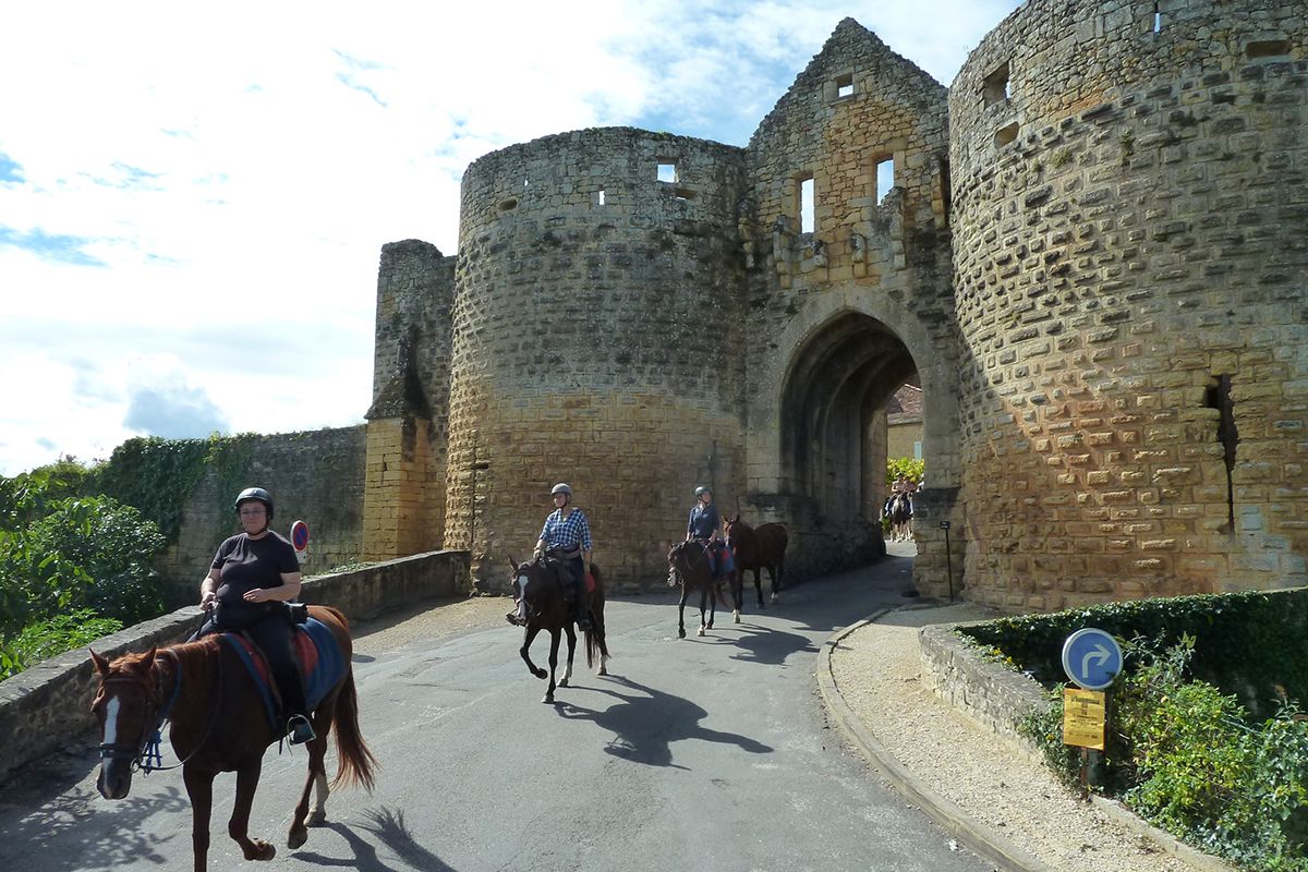 France’s Perigord Castle Ride (Noir)