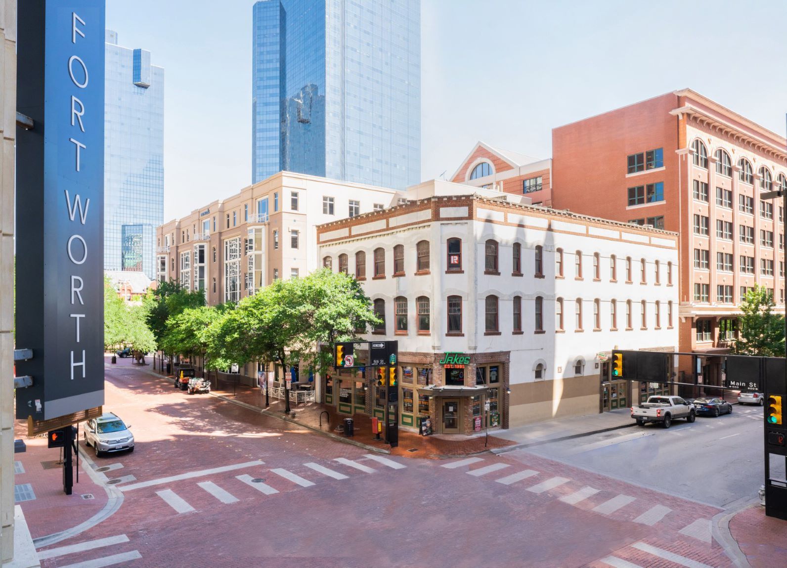 A city street with a sign that says fort worth on it
