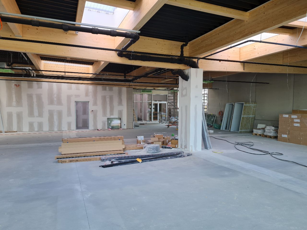 Referenz für arbeiten bei Fitnessstudio - Morefit - Baustelle mit ersten Bodenplatten