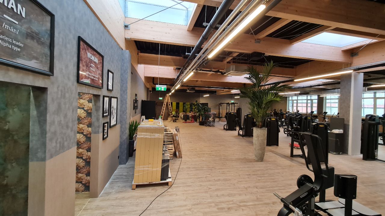 Referenz für arbeiten bei Fitnessstudio - Morefit - Boden fertig verlegt