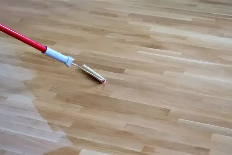 Arbeitsgerät zur Bodenbeschichtung