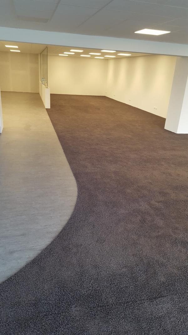 Parkettboden mit Teppich