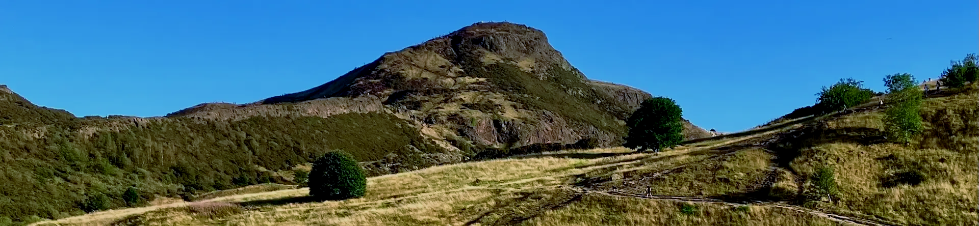 Panoramic view of Edinburgh’s Arthur’s Seat from Old Town during a private walking tour.