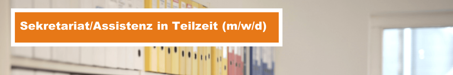 Ein verschwommenes Bild eines Raumes mit einem Schild mit der Aufschrift „Sekretariat Assistenz in Tollzeit“