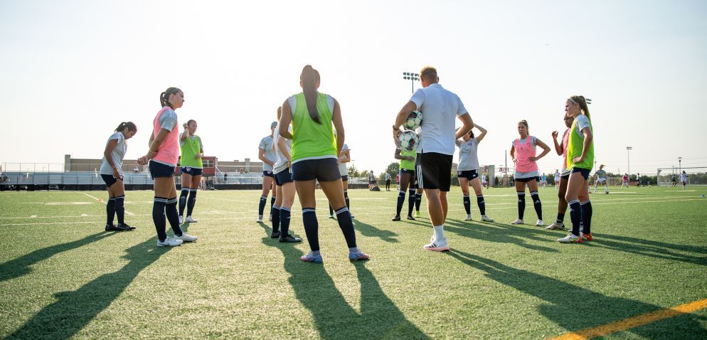 Soccer players at a FC Dallas Winter Combine Camp