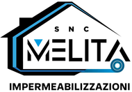 Logo “Melta Impermeabilizzazioni” con linea del tetto blu e testo grigio su sfondo bianco