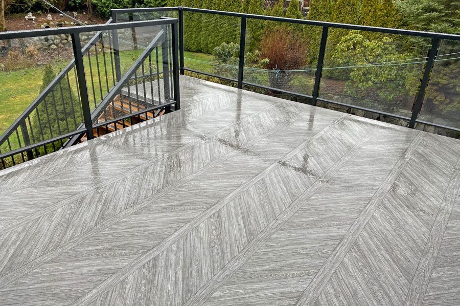 Patio couvert avec une membrane de pvc grise