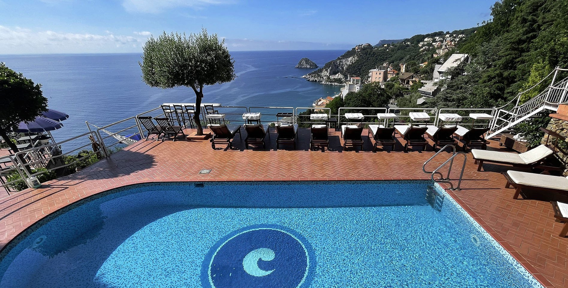 hotel claudio bergeggi piscina