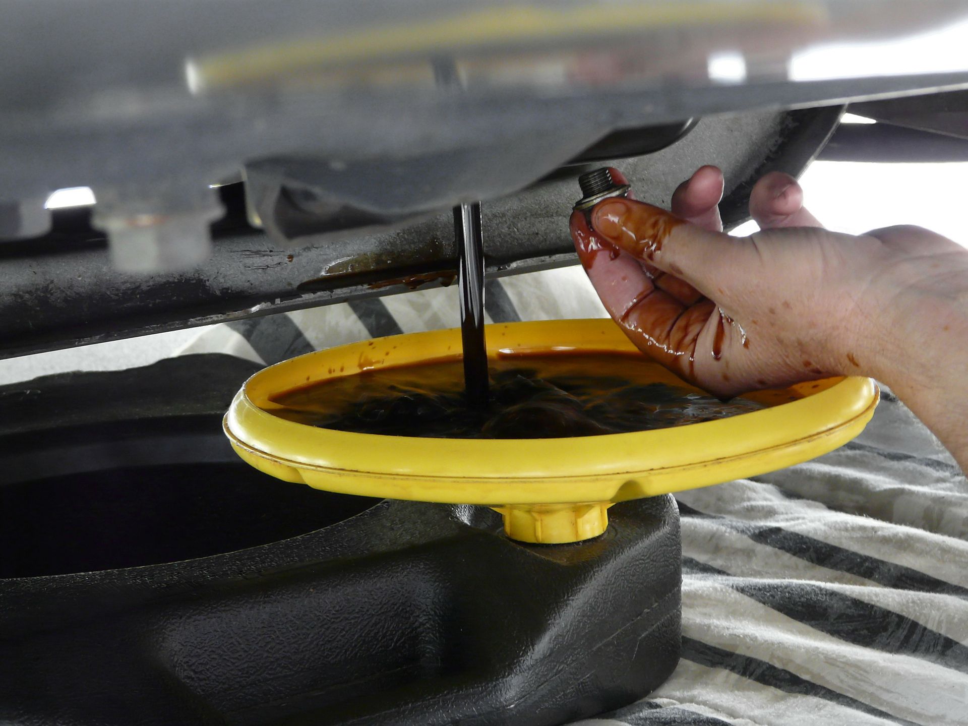 What Happens to the Engine When You Wait Too Long Between Oil Changes? | Total Auto Services