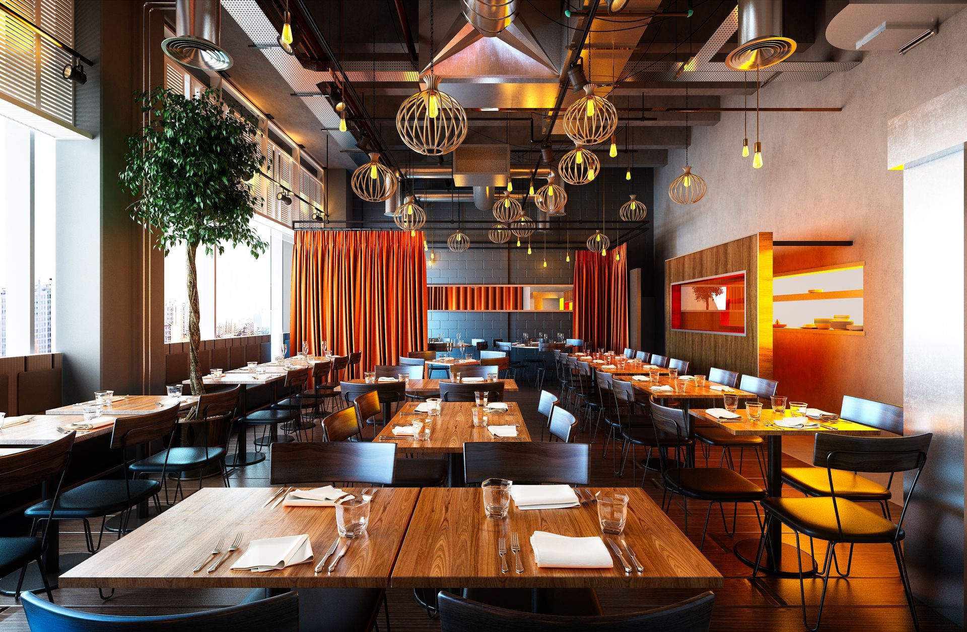 Intérieur du restaurant avec tables en bois, chaises noires, rideaux orange et suspensions lumineuses.