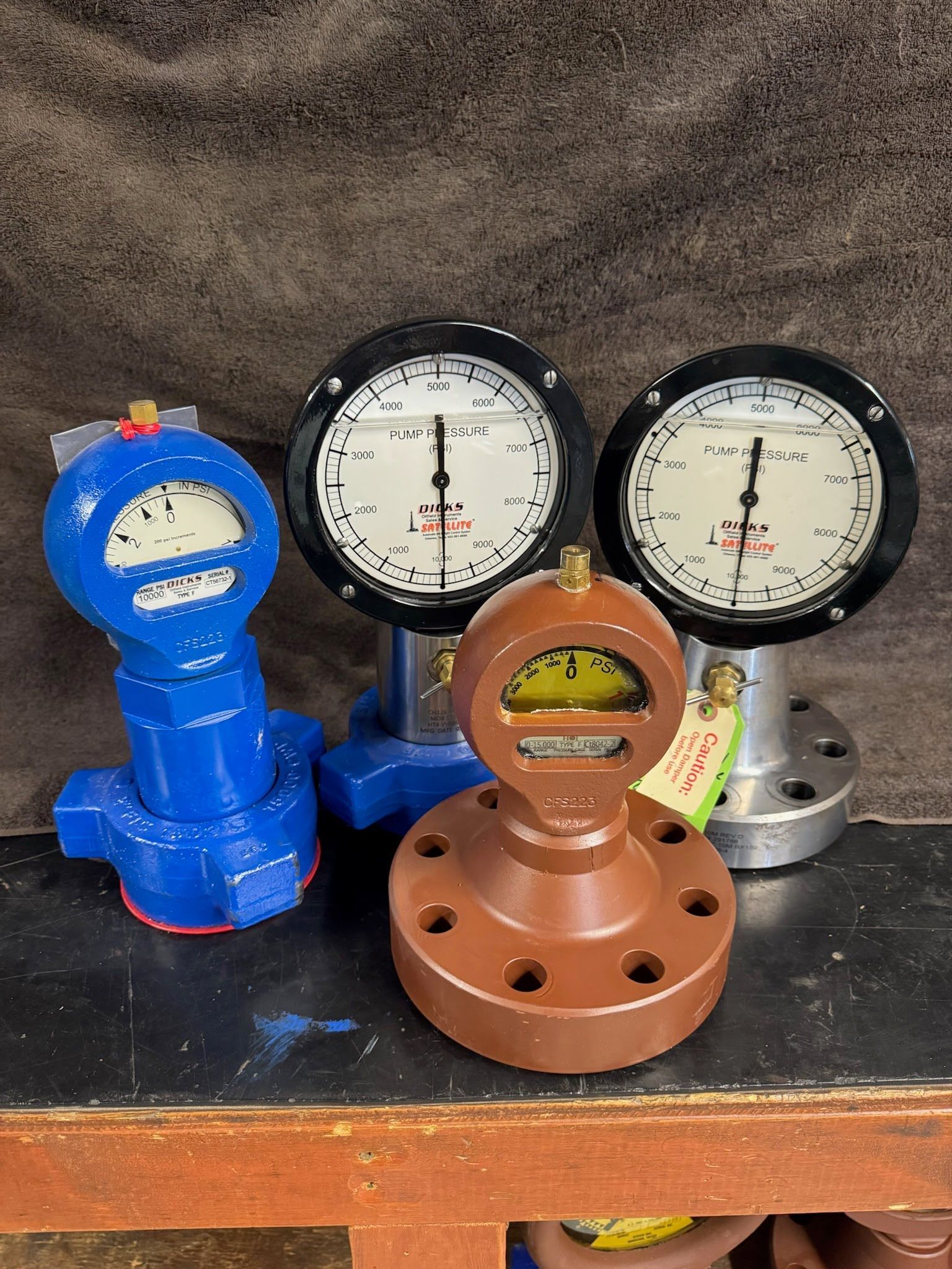 a pump pressure gauge with a hose attached to it