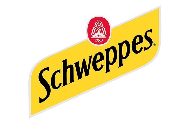 Logo Schweppes: etichetta gialla inclinata con la parola 