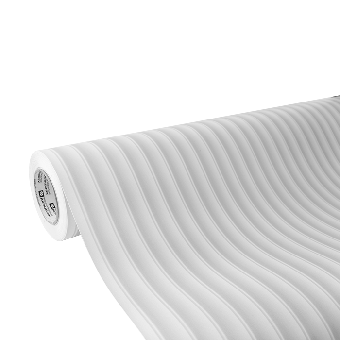 Um rolo de papel contact branco texturizado com linhas verticais onduladas em relevo.
