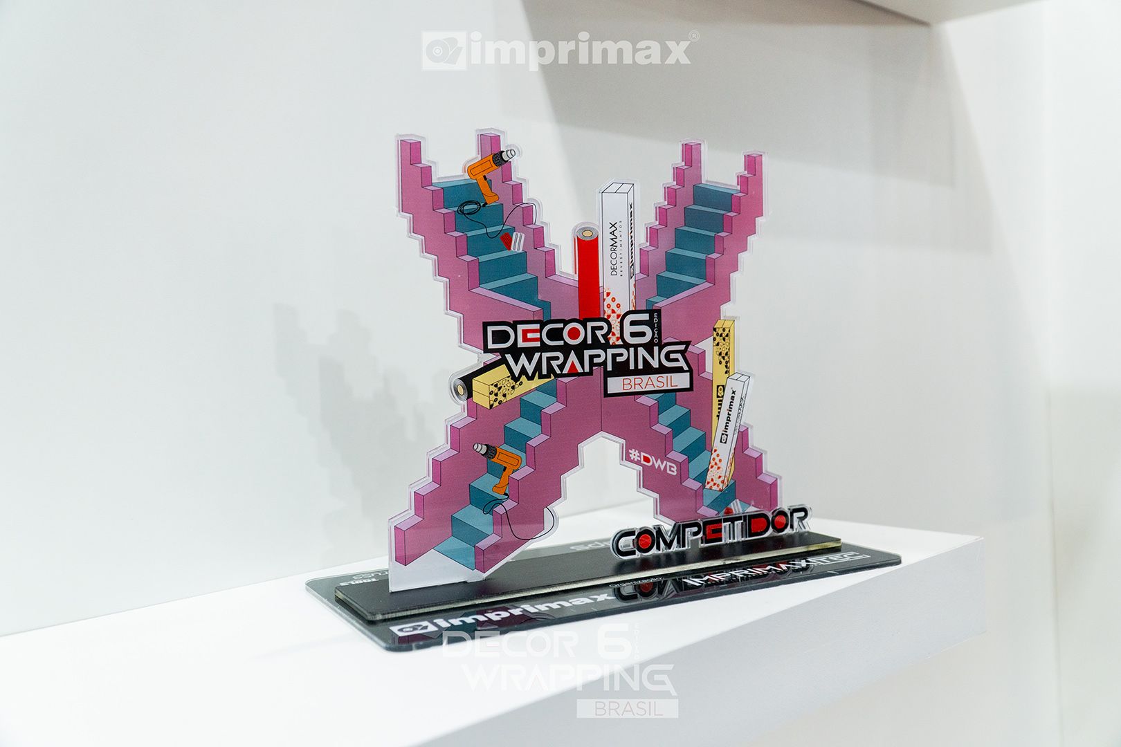 Um troféu em forma de X para o