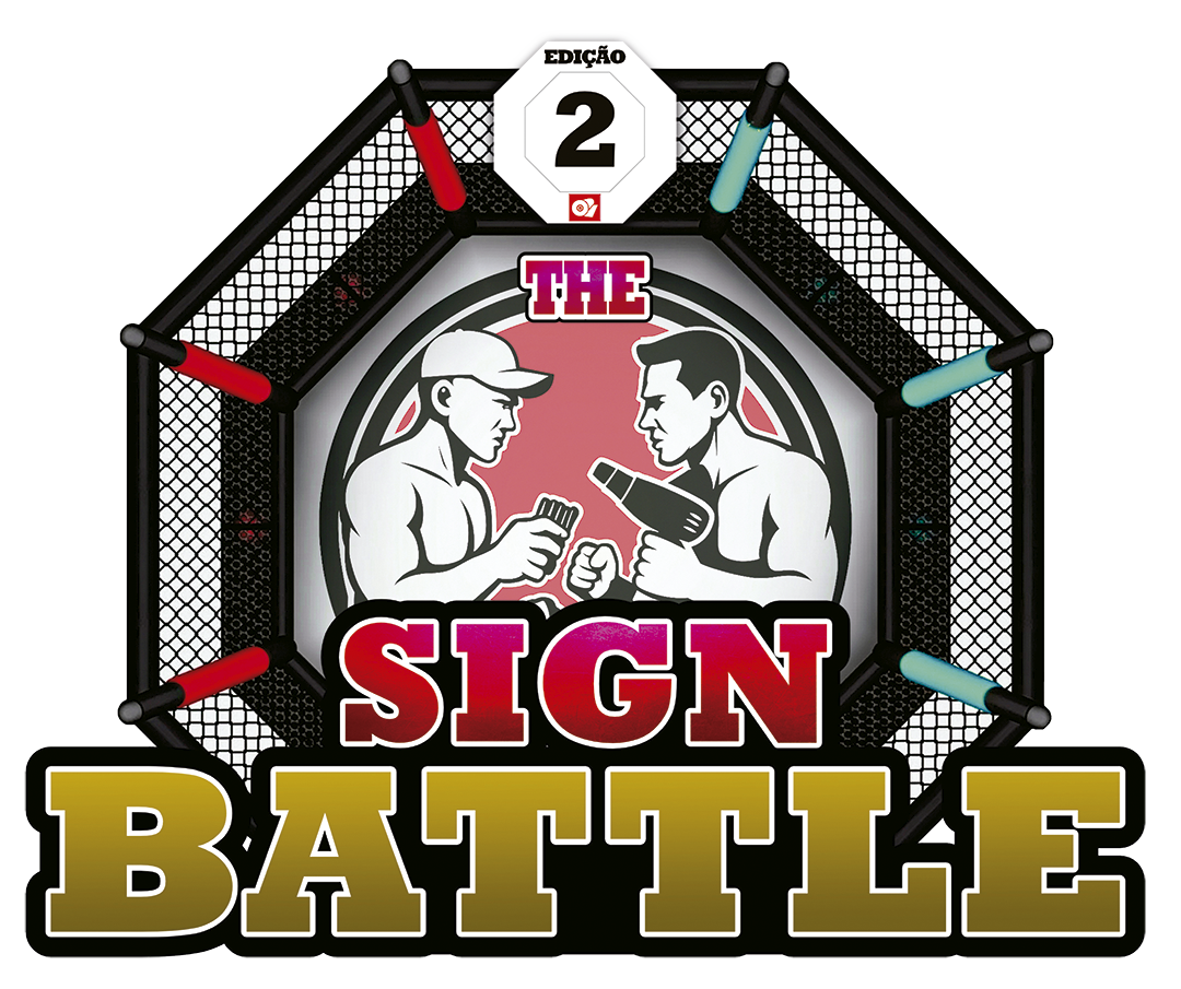 Logotipo do jogo The Sign Battle 2, apresentando duas pessoas sem camisa segurando ferramentas dentro de uma jaula estilo MMA.