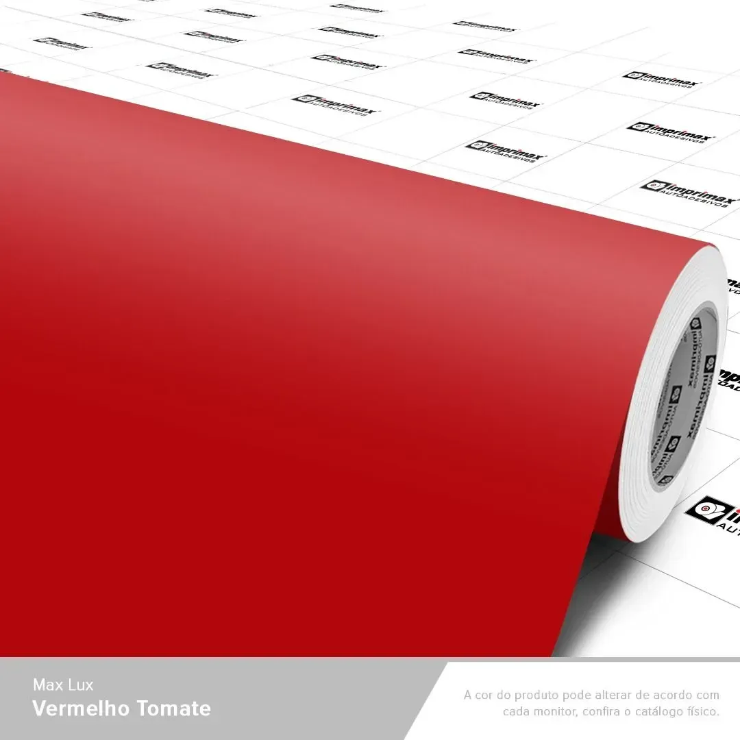 Um rolo de vinil adesivo vermelho tomate fosco, com a marca visível no papel de suporte.