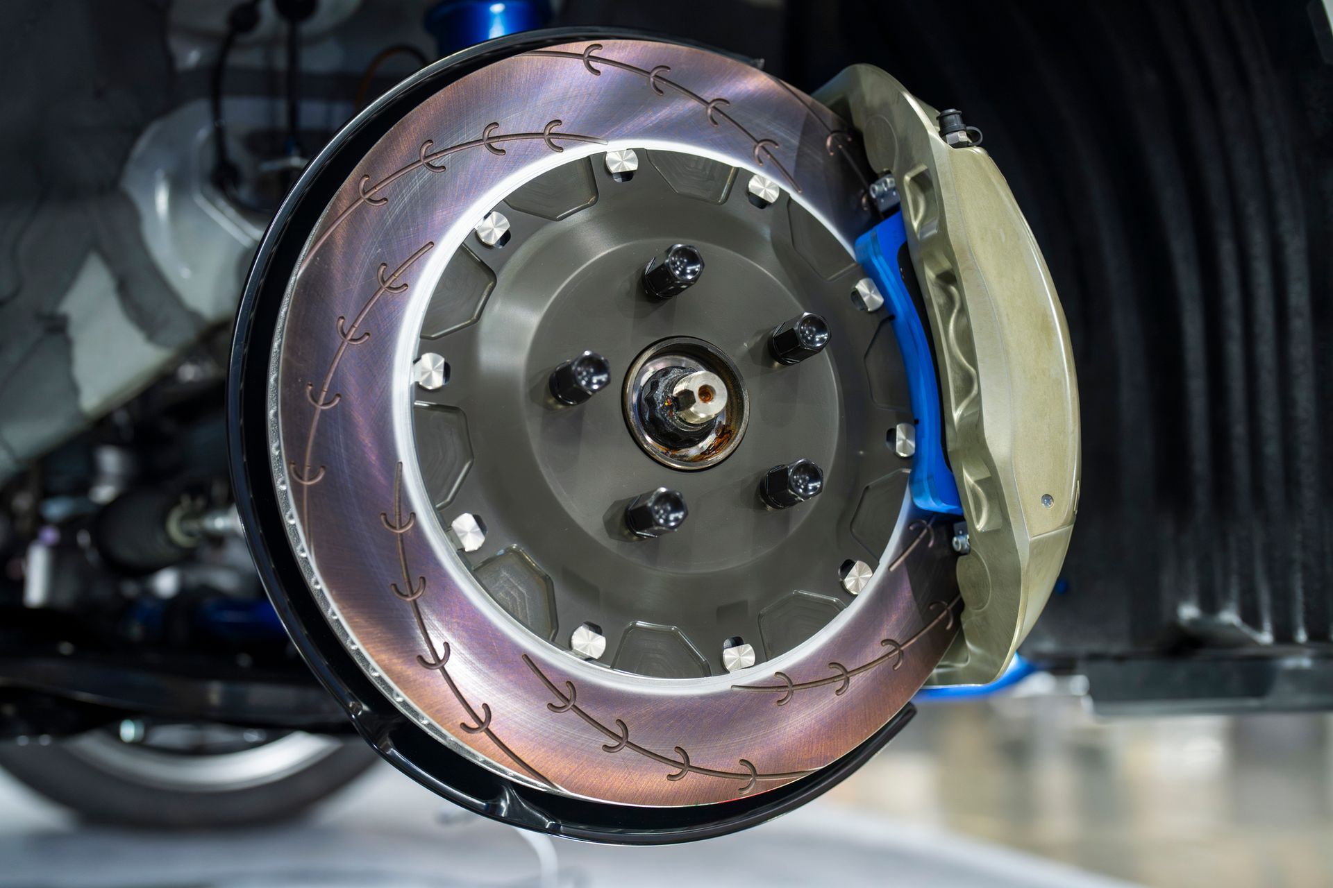 Disc brake of the vehicle for repair.