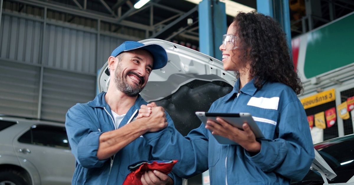 7 Top Features of a Heavy-Duty Automotive Workstation