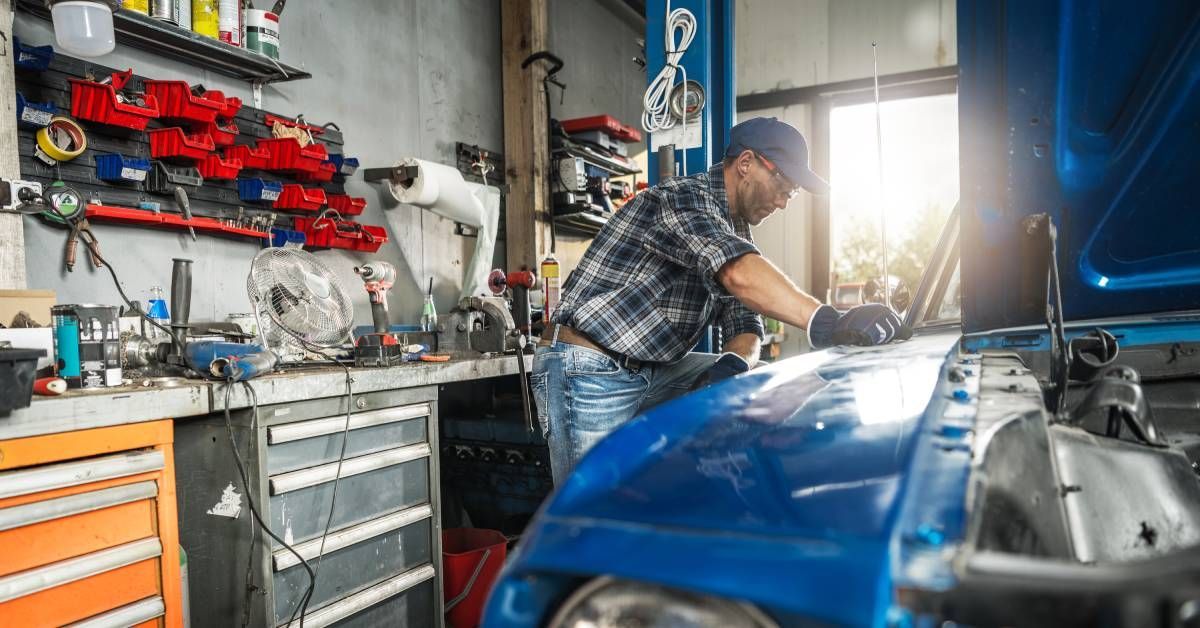 How To Choose the Right Automotive Workbenches