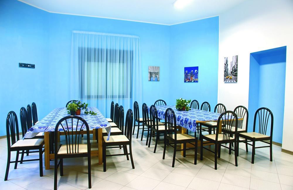 interno della sala da pranzo di Villa delle Rose a Pollutri