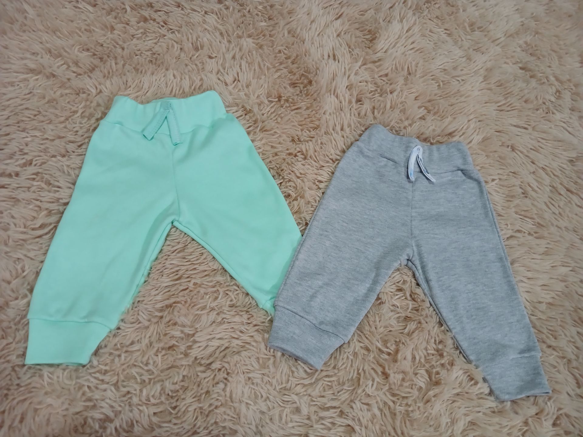PANTALONCITO CON CINTURA ANCHA Y PUÑOS