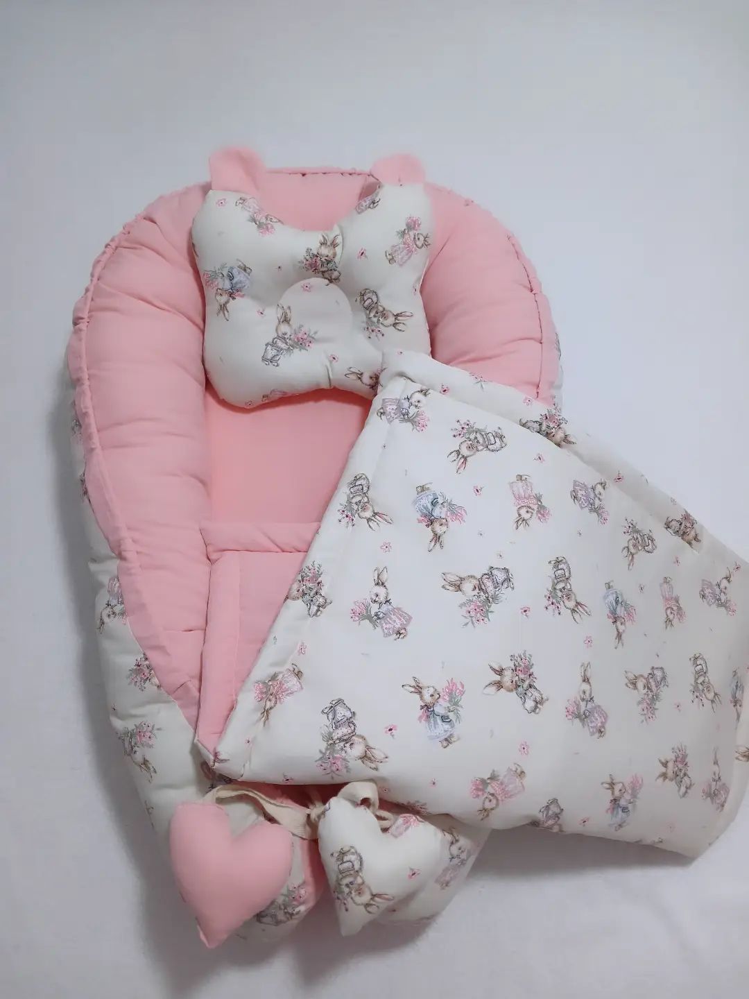 Nidito de contecion, reversible con acolchadito y almohada