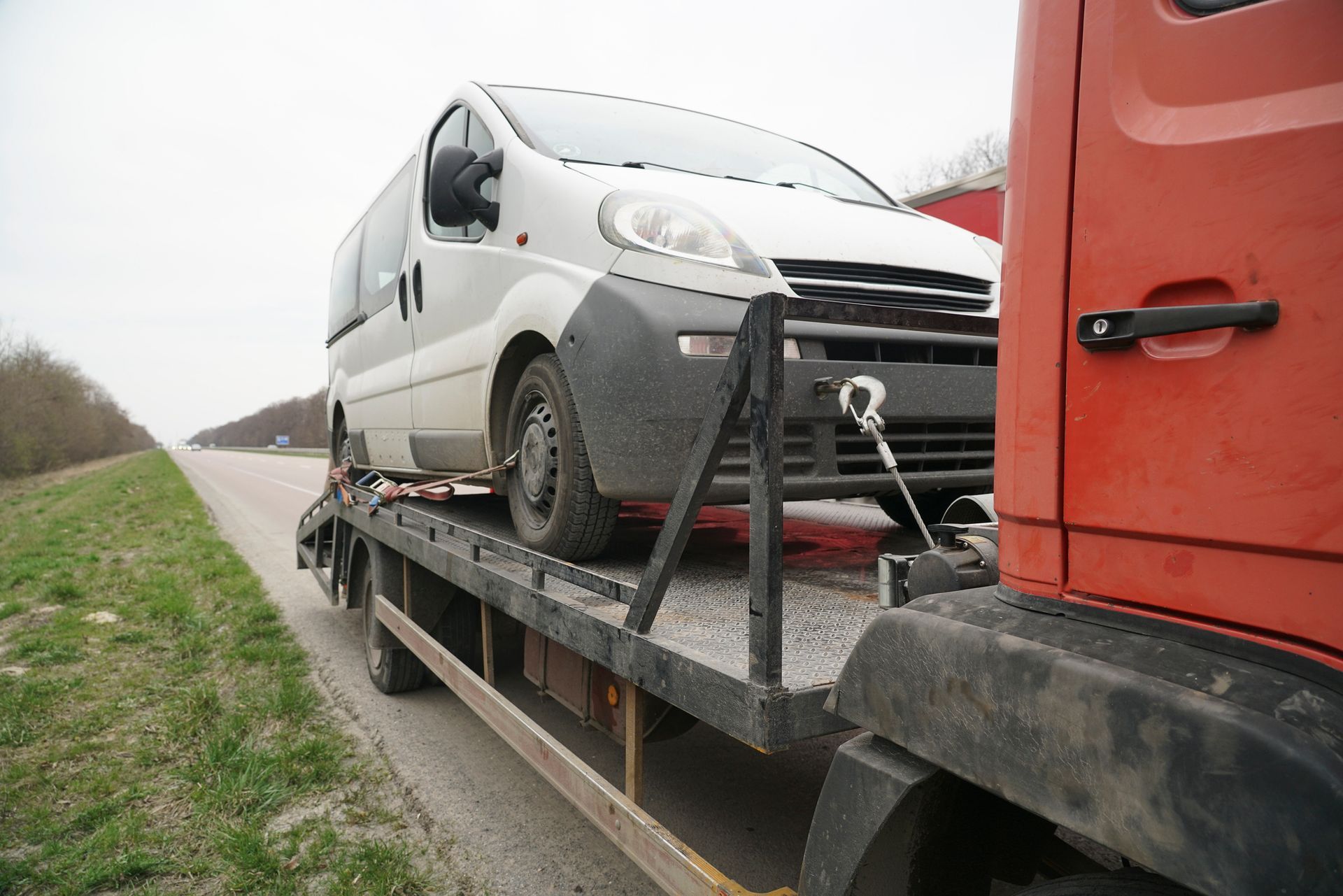 Loading a minibus onto a tow truck. Loading a minibus onto a tow truck.