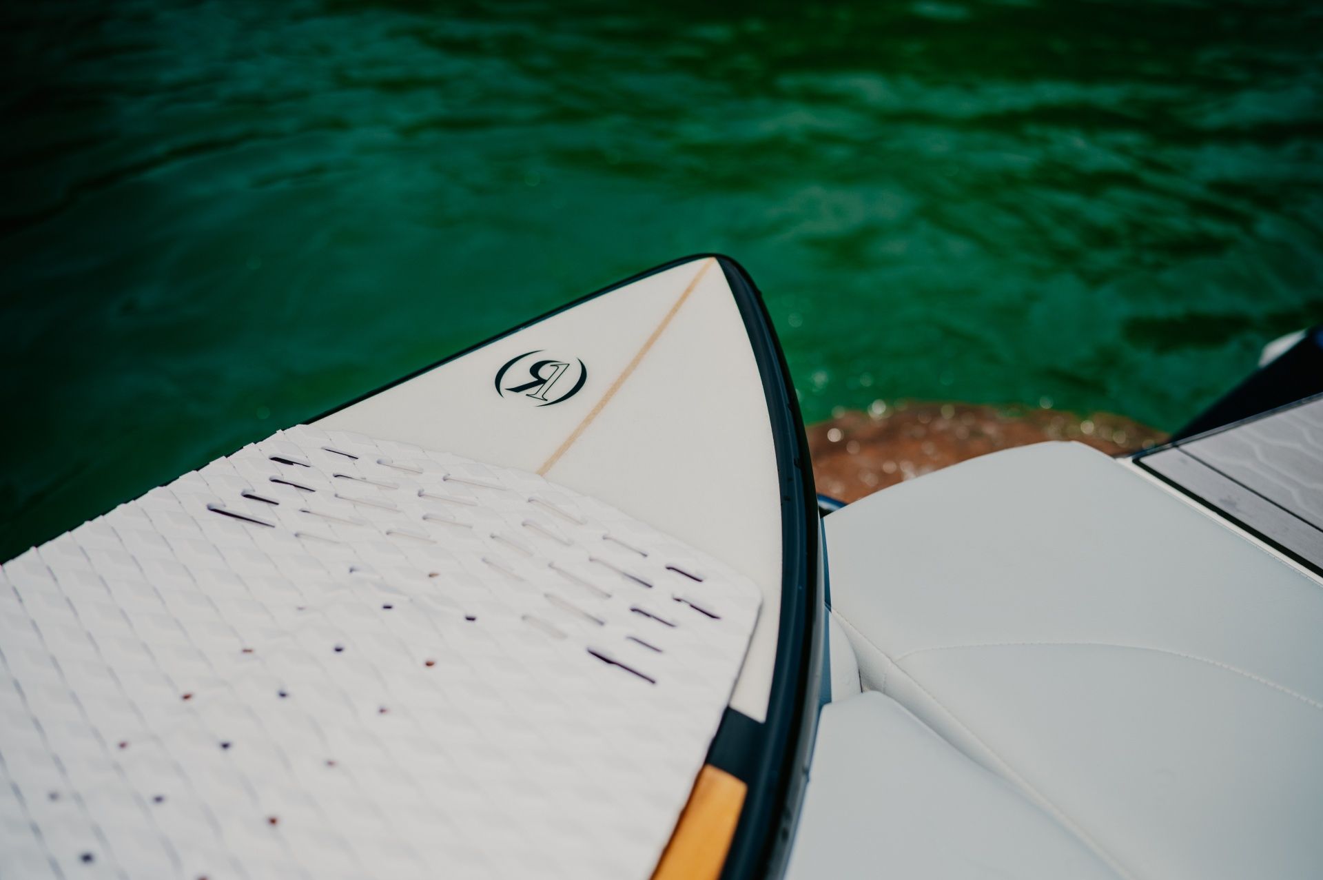 A surfboard with the letter s on it