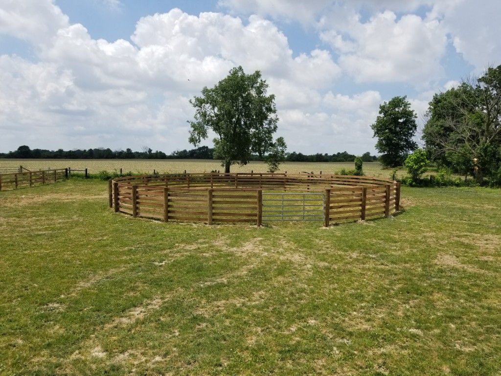 Circular Fenced Area Enclosed By A Fence - Columbus, IN - Indiana Agricultural Fencing