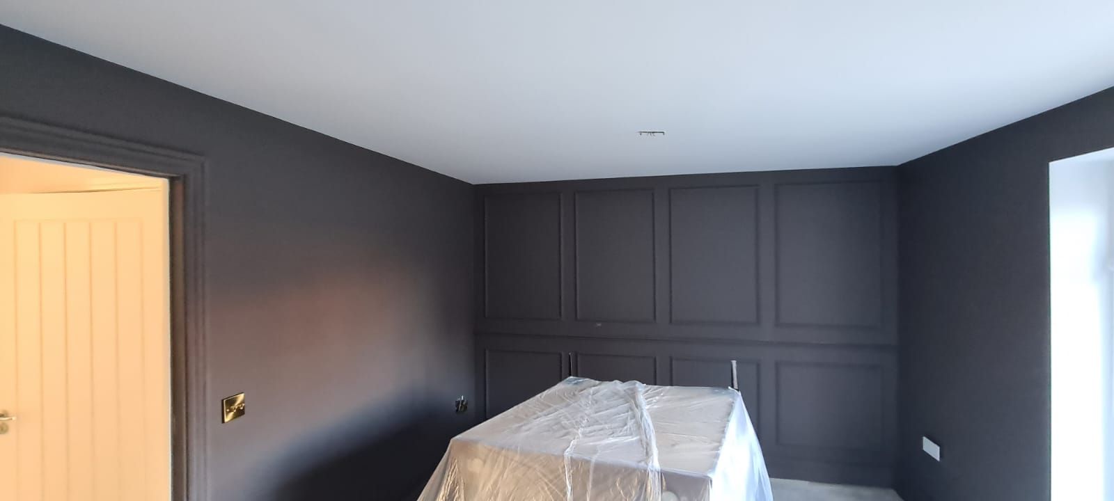 A picture of wood panelling painted in anthracite by painters and decorators Southampton