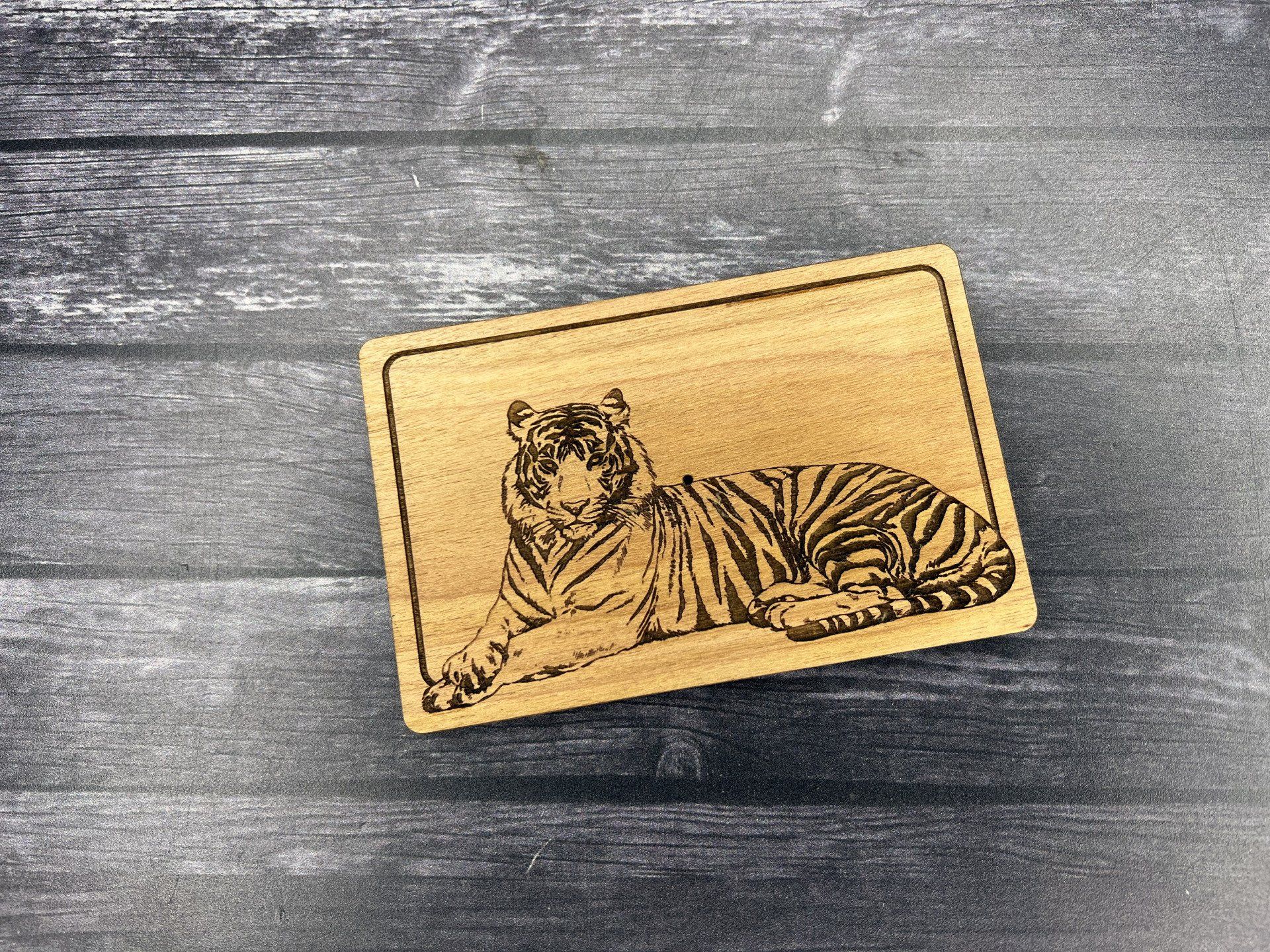 A wooden card with a picture of a tiger on it.