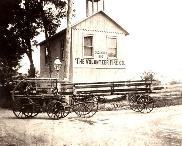 Old photo of Akron Volunteer Fire Company from 1900.