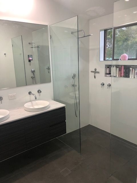 Fixed Shower Screen 10 β Patterson Glass Works in Kempsey, NSW