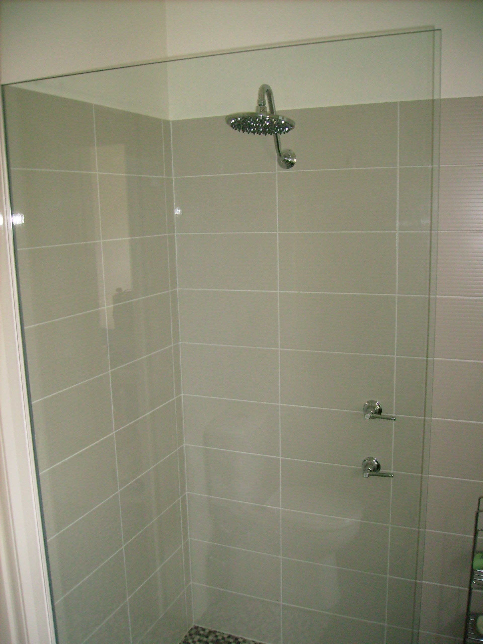 Fixed Shower Screen 11 β Patterson Glass Works in Kempsey, NSW