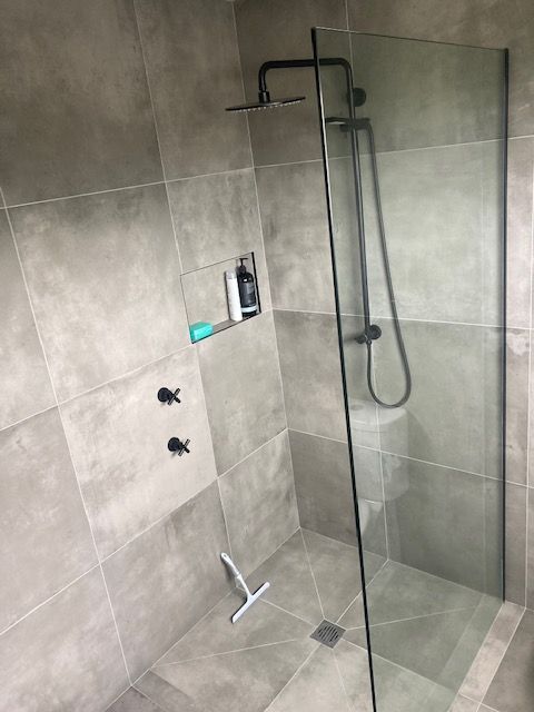 Fixed Shower Screen 9 β Patterson Glass Works in Kempsey, NSW