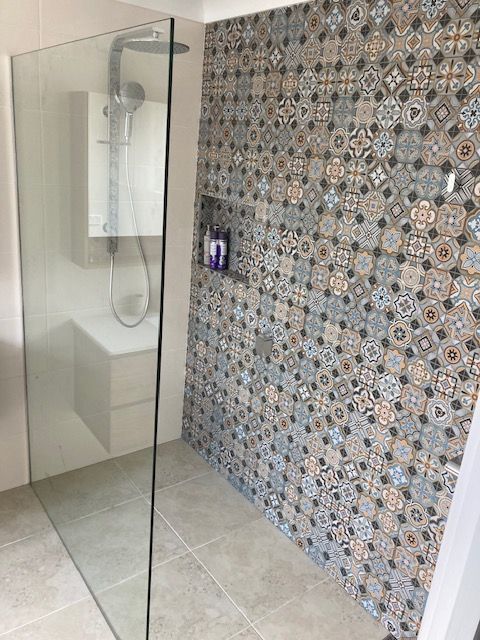 A Bathroom With a Walk in Shower and a Bathtub β Patterson Glass Works in Kempsey, NSW