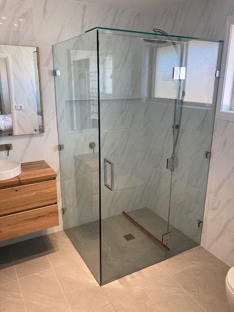 A Bathroom With a Walk in Shower and a Bathtub β Patterson Glass Works in Kempsey, NSW