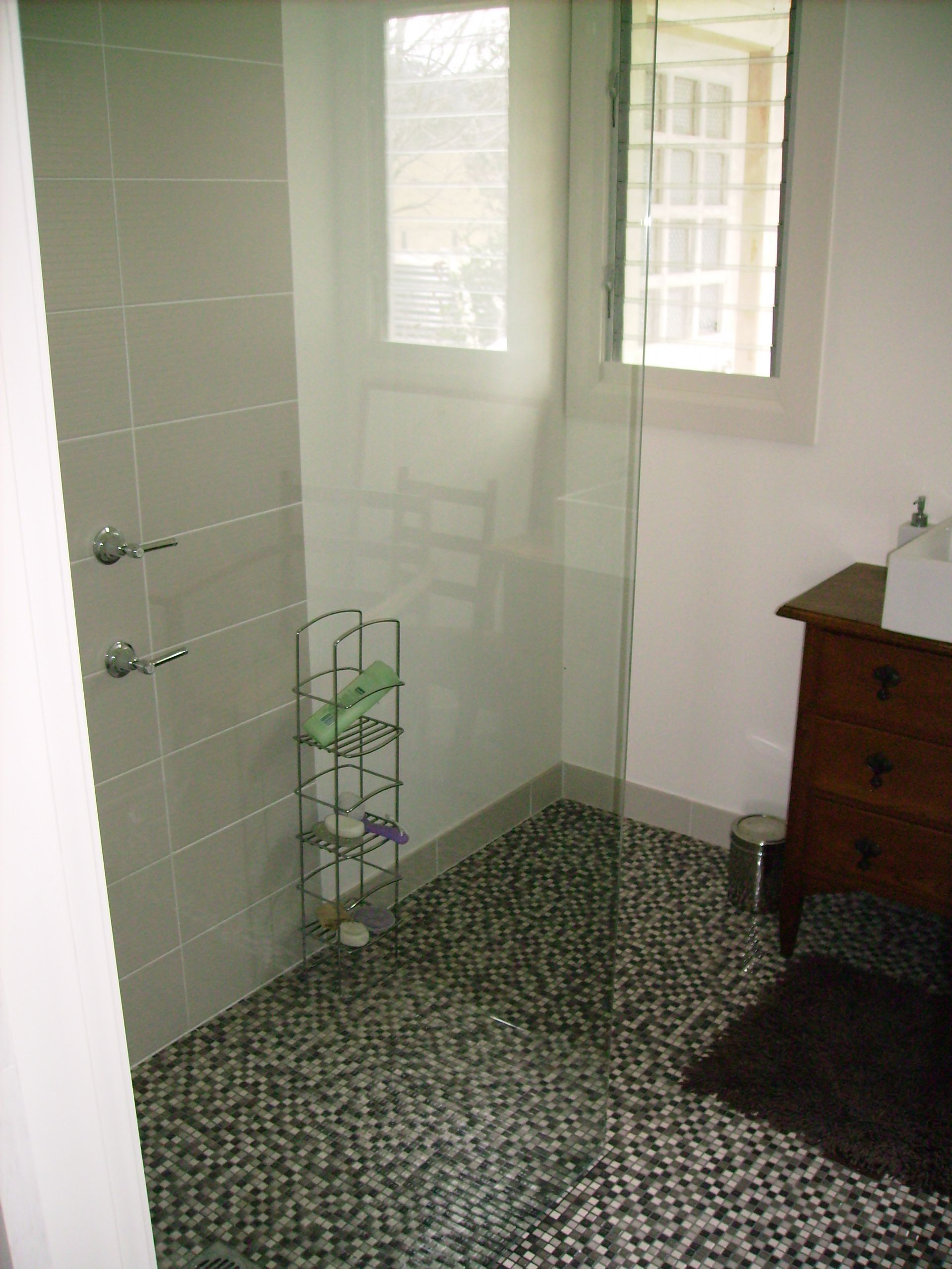 Fixed Shower Screen 7 β Patterson Glass Works in Kempsey, NSW
