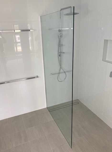 Fixed Shower Screen 2 β Patterson Glass Works in Kempsey, NSW