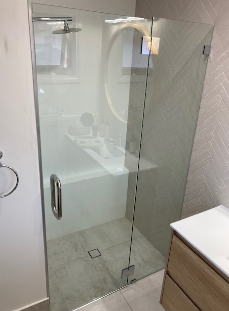 Frameless Shower Screen 1 β Patterson Glass Works in Kempsey, NSW