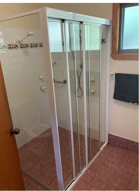 Fully Framed Sliding Showerscreen 3 β Patterson Glass Works in Kempsey, NSW