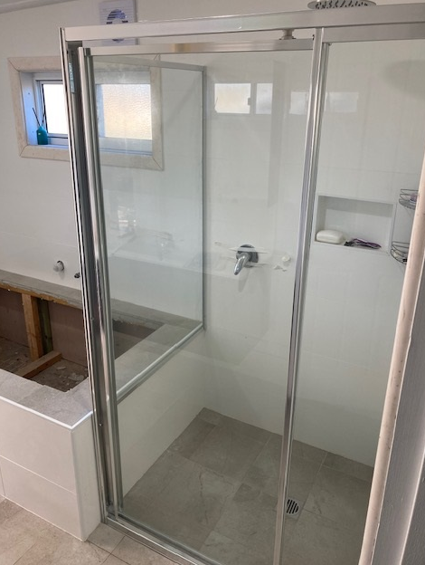 Fully Framed Pivotal Door 3 β Patterson Glass Works in Kempsey, NSW