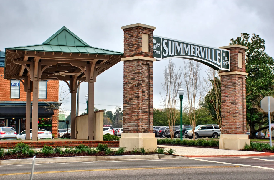 A brick archway with the words summerville on it