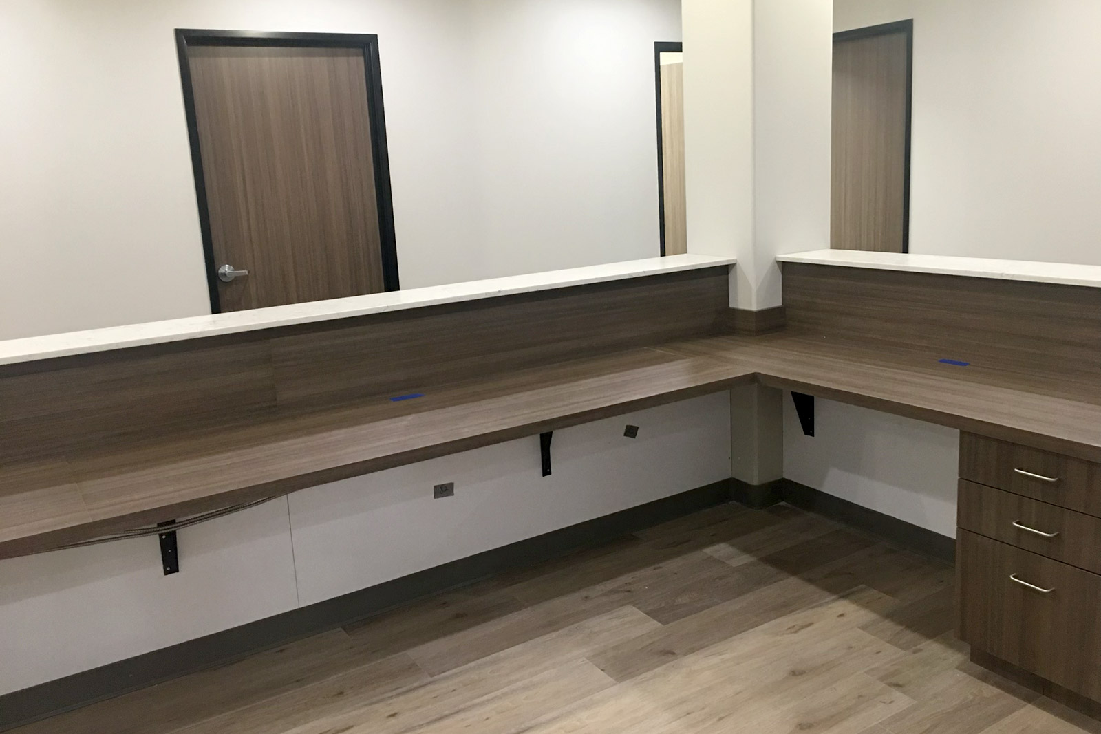 A room with a desk and a mirror in it