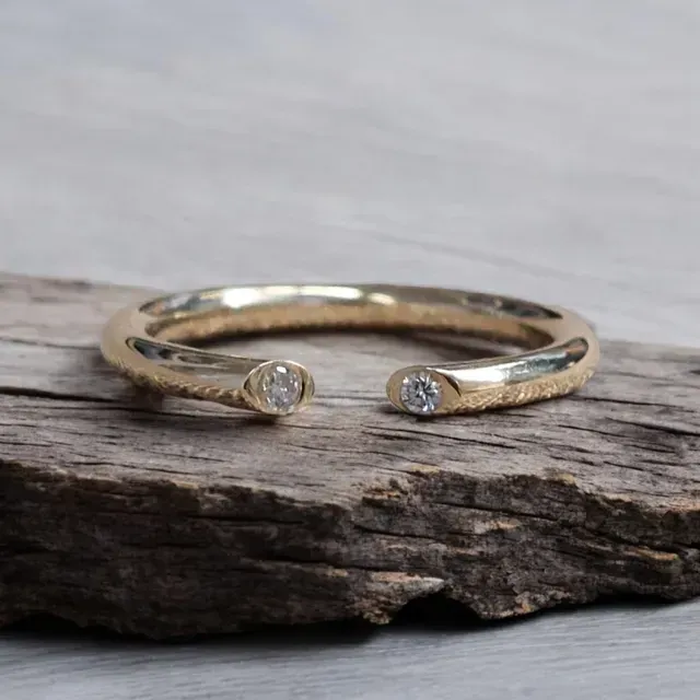 Ambachtelijke ring uit Atelier van Juwelier & Goudsmid Sluijsmans te Utrecht