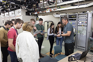 Professionals taught antenna wave theory